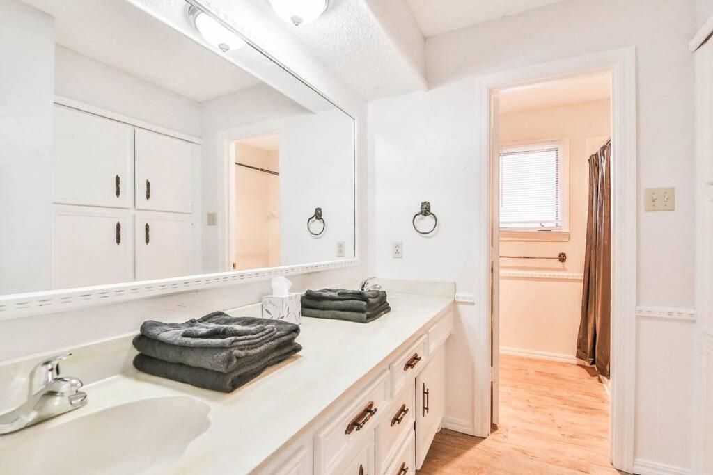 Hot Tub, Privacy, Sleeps 11 & Tons Of Space! 拉伯克 外观 照片